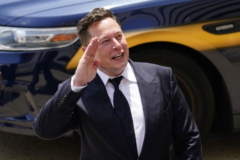 Vì sao Elon Musk vẫn chơi bài giảm giá xe điện Tesla? - Ảnh 1. Vì sao Elon Musk vẫn chơi bài giảm giá xe điện Tesla? - Ảnh 1.