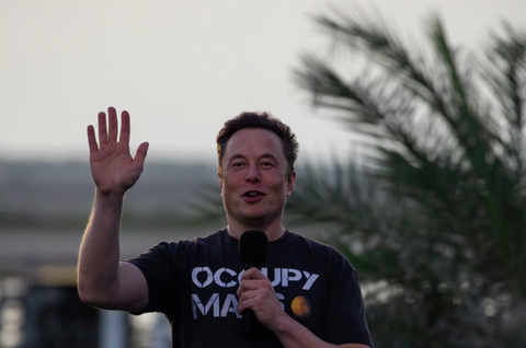 Tỉ phú Elon Musk tiết lộ đã tặng 100 triệu USD cho Ukraine - Ảnh 1. Tỉ phú Elon Musk tiết lộ đã tặng 100 triệu USD cho Ukraine - Ảnh 1.