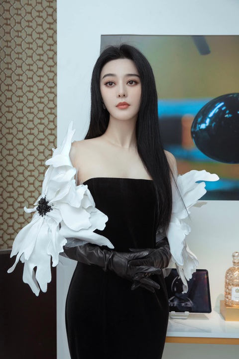 Phạm Băng Băng diện váy cánh hoa, nhan sắc tuổi 42 gây chú ý - Ảnh 3. Phạm Băng Băng diện váy cánh hoa, nhan sắc tuổi 42 gây chú ý - Ảnh 3.