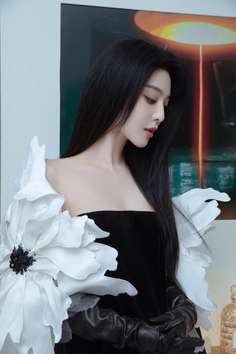 Phạm Băng Băng diện váy cánh hoa, nhan sắc tuổi 42 gây chú ý - Ảnh 6. Phạm Băng Băng diện váy cánh hoa, nhan sắc tuổi 42 gây chú ý - Ảnh 6.