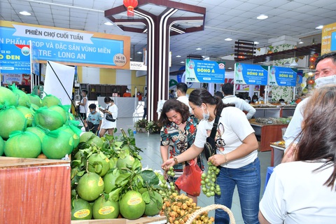 Trên 350 sản phẩm đặc trưng của 6 tỉnh quy tụ về Phiên chợ cuối tuần - Ảnh 5. Trên 350 sản phẩm đặc trưng của 6 tỉnh quy tụ về Phiên chợ cuối tuần - Ảnh 5.