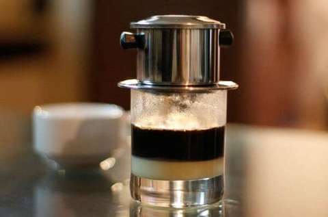 Cà phê sữa đá - thức uống mang hương vị riêng của người Việt - Ảnh 1. Cà phê sữa đá - thức uống mang hương vị riêng của người Việt - Ảnh 1.