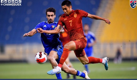 U22 Thái Lan (phải) là ứng viên nặng ký cho HCV SEA Games 32 - Ảnh: CHANGSUEK U22 Thái Lan (phải) là ứng viên nặng ký cho HCV SEA Games 32 - Ảnh: CHANGSUEK