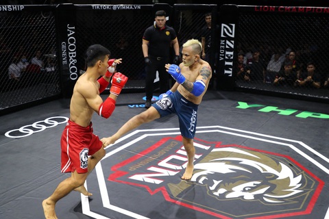 Liên đoàn MMA Việt Nam sẽ xử lý nghiêm vụ võ sĩ Việt Nam thắng gây tranh cãi - Ảnh 2. Liên đoàn MMA Việt Nam sẽ xử lý nghiêm vụ võ sĩ Việt Nam thắng gây tranh cãi - Ảnh 2.
