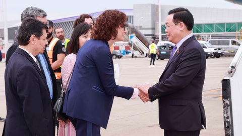 Chủ tịch Quốc hội Vương Đình Huệ đến Argentina, bắt đầu chuyến thăm chính thức - Ảnh 2. Chủ tịch Quốc hội Vương Đình Huệ đến Argentina, bắt đầu chuyến thăm chính thức - Ảnh 2.