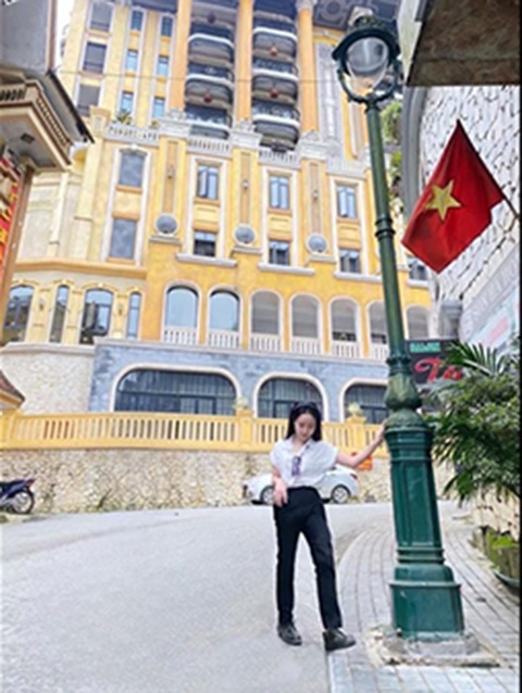 Cô gái tá hỏa khi nhờ thánh photoshop xóa giùm thanh niên áo vàng - Ảnh 6. Cô gái tá hỏa khi nhờ thánh photoshop xóa giùm thanh niên áo vàng - Ảnh 6.