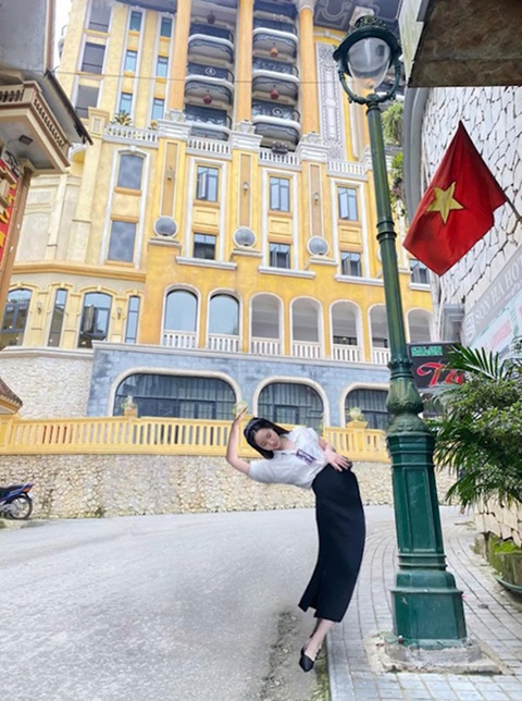 Cô gái tá hỏa khi nhờ thánh photoshop xóa giùm thanh niên áo vàng - Ảnh 7. Cô gái tá hỏa khi nhờ thánh photoshop xóa giùm thanh niên áo vàng - Ảnh 7.