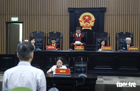Tiến sĩ dạy làm giàu’ lãnh án tù chung thân - Ảnh 2. Tiến sĩ dạy làm giàu’ lãnh án tù chung thân - Ảnh 2.