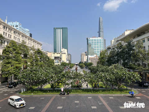Tham quan tòa nhà UBND TP miễn phí, nhưng doanh nghiệp lữ hành thu 300.000 đồng/người - Ảnh 2. Tham quan tòa nhà UBND TP miễn phí, nhưng doanh nghiệp lữ hành thu 300.000 đồng/người - Ảnh 2.