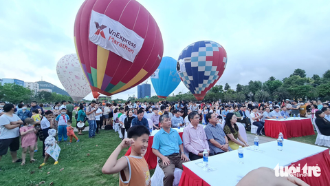 Lần đầu nhiều khinh khí cầu xuất hiện ở Quy Nhơn - Ảnh 1. Lần đầu nhiều khinh khí cầu xuất hiện ở Quy Nhơn - Ảnh 1.