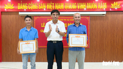 Anh em Bình - Yên cứu bốn du khách đuối nước - Ảnh 1. Anh em Bình - Yên cứu bốn du khách đuối nước - Ảnh 1.