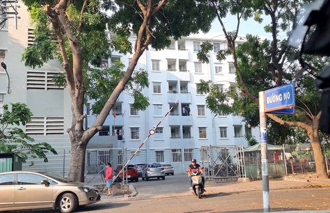 Chung cư Phú Hòa là dự án nhà ở xã hội cho cán bộ, viên chức đầu tiên của Bình Dương có vị trí trung tâm, nhiều trường hợp ở sai đối tượng, “quên” trả nhà - Ảnh: TUẤN DUY Chung cư Phú Hòa là dự án nhà ở xã hội cho cán bộ, viên chức đầu tiên của Bình Dương có vị trí trung tâm, nhiều trường hợp ở sai đối tượng, “quên” trả nhà - Ảnh: TUẤN DUY