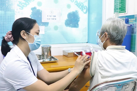 59 điểm tiêm vắc xin COVID-19 xuyên lễ ở TP.HCM - Ảnh 1. 59 điểm tiêm vắc xin COVID-19 xuyên lễ ở TP.HCM - Ảnh 1.