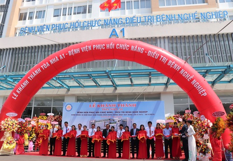 Có thêm tòa nhà mới, Bệnh viện Phục hồi chức năng TP.HCM kỳ vọng thoát cảnh quá tải - Ảnh 1. Có thêm tòa nhà mới, Bệnh viện Phục hồi chức năng TP.HCM kỳ vọng thoát cảnh quá tải - Ảnh 1.