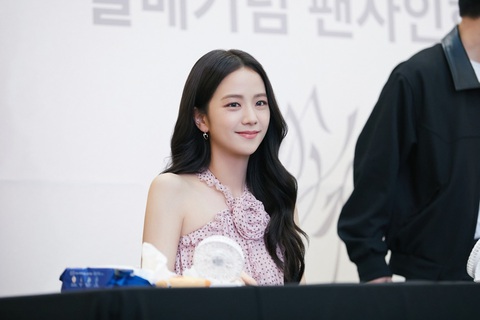 Jisoo ‘sống sót’ ra sao khi là thành viên duy nhất yếu tiếng Anh - Ảnh 3. Jisoo ‘sống sót’ ra sao khi là thành viên duy nhất yếu tiếng Anh - Ảnh 3.