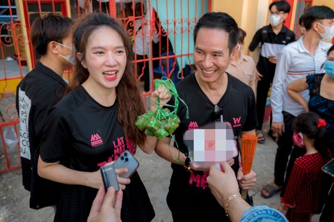 Người dân leo cây xem phim, Lý Hải tiết lộ điều sẽ làm nếu phim bị rò rỉ - Ảnh 3. Người dân leo cây xem phim, Lý Hải tiết lộ điều sẽ làm nếu phim bị rò rỉ - Ảnh 3.