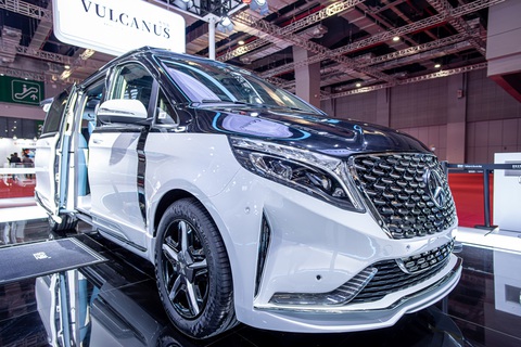 Mercedes-Maybach bản van cho triệu phú: Màn hình khổng lồ, ghế như ngai vàng, sàn đá cẩm thạch - Ảnh 2. Mercedes-Maybach bản van cho triệu phú: Màn hình khổng lồ, ghế như ngai vàng, sàn đá cẩm thạch - Ảnh 2.