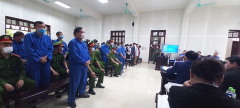 Cựu chủ tịch Hạ Long Phạm Hồng Hà bị tuyên phạt 15 năm tù - Ảnh 2. Cựu chủ tịch Hạ Long Phạm Hồng Hà bị tuyên phạt 15 năm tù - Ảnh 2.