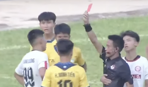 Cầu thủ U19 Viettel tát cầu thủ U19 Hoàng Anh Gia Lai, bị đuổi khỏi sân - Ảnh 2. Cầu thủ U19 Viettel tát cầu thủ U19 Hoàng Anh Gia Lai, bị đuổi khỏi sân - Ảnh 2.