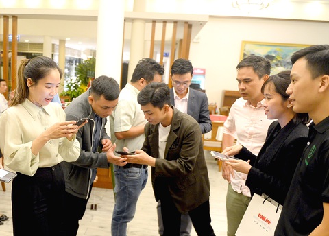 Trao đổi, kết nối trong đêm gala trao giải Golf for Start-up 2023 giữa các doanh nhân và gương mặt start-up tiêu biểu tại sân golf Thủ Đức, TP.HCM - Ảnh: QUANG ĐỊNH Trao đổi, kết nối trong đêm gala trao giải Golf for Start-up 2023 giữa các doanh nhân và gương mặt start-up tiêu biểu tại sân golf Thủ Đức, TP.HCM - Ảnh: QUANG ĐỊNH