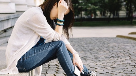 Nhiều nguyên nhân khiến người trẻ dễ stress, làm sao để vượt qua? - Ảnh 1. Nhiều nguyên nhân khiến người trẻ dễ stress, làm sao để vượt qua? - Ảnh 1.