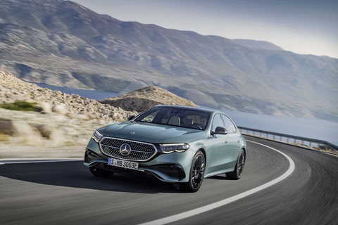 Mercedes-Benz E-Class 2024 ra mắt: Như xe điện, tràn ngập công nghệ, xem được TikTok, họp Zoom - Ảnh 12. Mercedes-Benz E-Class 2024 ra mắt: Như xe điện, tràn ngập công nghệ, xem được TikTok, họp Zoom - Ảnh 12.
