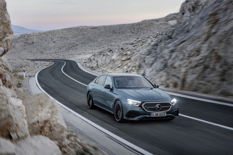 Mercedes-Benz E-Class 2024 ra mắt: Như xe điện, tràn ngập công nghệ, xem được TikTok, họp Zoom - Ảnh 13. Mercedes-Benz E-Class 2024 ra mắt: Như xe điện, tràn ngập công nghệ, xem được TikTok, họp Zoom - Ảnh 13.