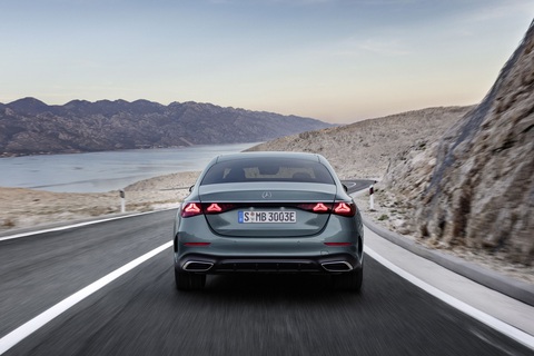 Mercedes-Benz E-Class 2024 ra mắt: Như xe điện, tràn ngập công nghệ, xem được TikTok, họp Zoom - Ảnh 4. Mercedes-Benz E-Class 2024 ra mắt: Như xe điện, tràn ngập công nghệ, xem được TikTok, họp Zoom - Ảnh 4.