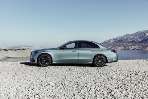 Mercedes-Benz E-Class 2024 ra mắt: Như xe điện, tràn ngập công nghệ, xem được TikTok, họp Zoom - Ảnh 18. Mercedes-Benz E-Class 2024 ra mắt: Như xe điện, tràn ngập công nghệ, xem được TikTok, họp Zoom - Ảnh 18.
