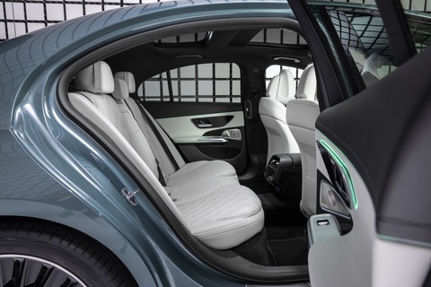 Mercedes-Benz E-Class 2024 ra mắt: Như xe điện, tràn ngập công nghệ, xem được TikTok, họp Zoom - Ảnh 6. Mercedes-Benz E-Class 2024 ra mắt: Như xe điện, tràn ngập công nghệ, xem được TikTok, họp Zoom - Ảnh 6.