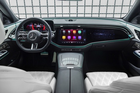 Mercedes-Benz E-Class 2024 ra mắt: Như xe điện, tràn ngập công nghệ, xem được TikTok, họp Zoom - Ảnh 9. Mercedes-Benz E-Class 2024 ra mắt: Như xe điện, tràn ngập công nghệ, xem được TikTok, họp Zoom - Ảnh 9.