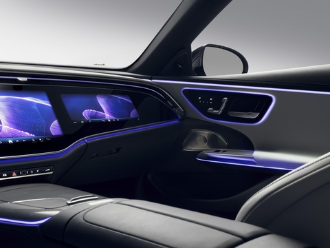 Mercedes-Benz E-Class 2024 ra mắt: Như xe điện, tràn ngập công nghệ, xem được TikTok, họp Zoom - Ảnh 8. Mercedes-Benz E-Class 2024 ra mắt: Như xe điện, tràn ngập công nghệ, xem được TikTok, họp Zoom - Ảnh 8.