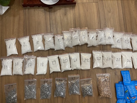 Công an TP.HCM thông tin chính thức vụ hành lý 4 tiếp viên có ma túy: Khởi tố 22 vụ, 65 bị can - Ảnh 3. Công an TP.HCM thông tin chính thức vụ hành lý 4 tiếp viên có ma túy: Khởi tố 22 vụ, 65 bị can - Ảnh 3.