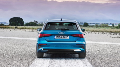 So tỉ lệ vàng: Audi A3 là ‘hoa hậu’, xe Hàn kém nhất - Ảnh 6. So tỉ lệ vàng: Audi A3 là ‘hoa hậu’, xe Hàn kém nhất - Ảnh 6.