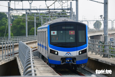 Tàu metro số 1 chạy thử nghiệm vận tốc 50km/h - Ảnh 5. Tàu metro số 1 chạy thử nghiệm vận tốc 50km/h - Ảnh 5.