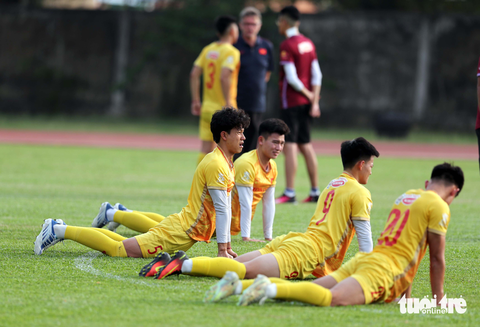 U22 Việt Nam làm quen nắng nóng tại Campuchia - Ảnh 1. U22 Việt Nam làm quen nắng nóng tại Campuchia - Ảnh 1.