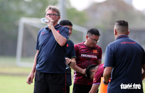 U22 Việt Nam làm quen nắng nóng tại Campuchia - Ảnh 3. U22 Việt Nam làm quen nắng nóng tại Campuchia - Ảnh 3.