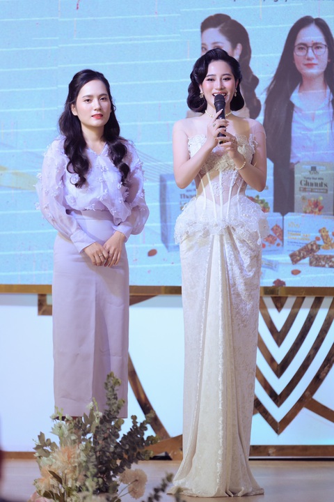 Tố My khoe vòng eo con kiến, tiết lộ giảm 5cm vòng 2 nhờ dùng sữa hạt - Ảnh 1. Tố My khoe vòng eo con kiến, tiết lộ giảm 5cm vòng 2 nhờ dùng sữa hạt - Ảnh 1.