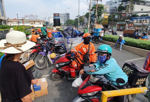Tài xế app giao đồ ăn sẽ sử dụng xe máy điện - Ảnh 1. Tài xế app giao đồ ăn sẽ sử dụng xe máy điện - Ảnh 1.