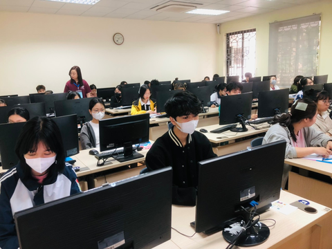 Đại học Quốc gia Hà Nội bác bỏ dư luận đề đánh giá năng lực trùng lặp - Ảnh 1. Đại học Quốc gia Hà Nội bác bỏ dư luận đề đánh giá năng lực trùng lặp - Ảnh 1.