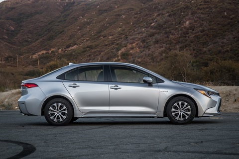 So tỉ lệ vàng: Audi A3 là ‘hoa hậu’, xe Hàn kém nhất - Ảnh 9. So tỉ lệ vàng: Audi A3 là ‘hoa hậu’, xe Hàn kém nhất - Ảnh 9.