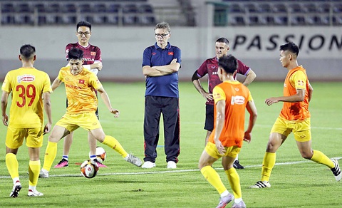 HLV Philippe Troussier vẫn còn nhiều việc phải làm với U22 Việt Nam - Ảnh: N.K. HLV Philippe Troussier vẫn còn nhiều việc phải làm với U22 Việt Nam - Ảnh: N.K.