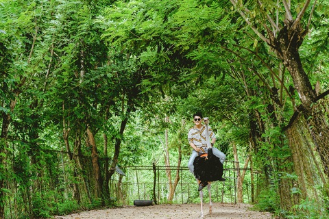 Hè sôi động cùng du lịch Khatoco - Ảnh 3. Cưỡi đà điểu tại Yang Bay