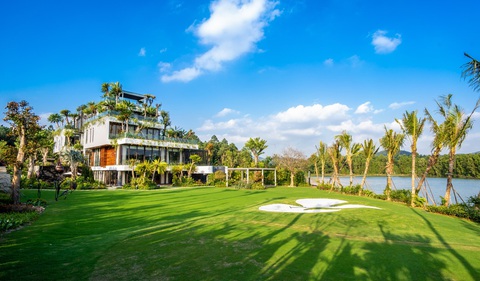 Flamingo Tân Trào, tiếp nối hành trình kiến tạo kiệt tác nghỉ dưỡng vượt thời gian - Ảnh 2. Kiến trúc xanh, hài hòa với thiên nhiên, tôn trọng giá trị bản địa là đặc trưng của các dự án mang thương hiệu Flamingo - Ảnh: Flamingo Đại Lải