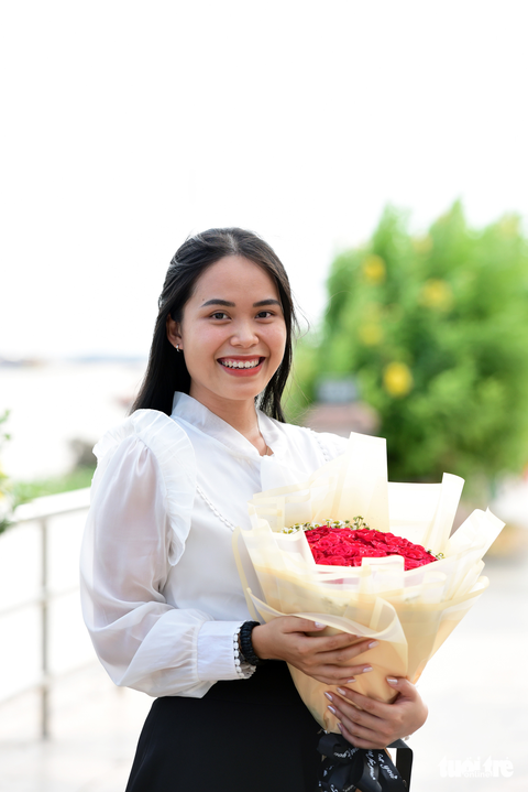 Cuộc hội ngộ của "em bé ống nghiệm" - Ảnh 5. Lưu Tuyết Trân là trái ngọt mà hai vợ chồng có được sau 11 năm không đậu thai của chị Trần Thị Bạch Tuyết và người chồng quá cố Lưu Tấn Trực ở tỉnh Tiền Giang - Ảnh: DUYÊN PHAN