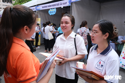 1.000 sinh viên ngành giáo dục mầm non tìm cơ hội tại ngày hội việc làm - Ảnh 1. 1.000 sinh viên ngành giáo dục mầm non tìm cơ hội tại ngày hội việc làm - Ảnh 1.