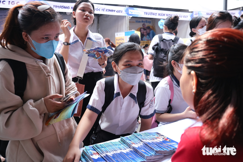 1.000 sinh viên ngành giáo dục mầm non tìm cơ hội tại ngày hội việc làm - Ảnh 3. 1.000 sinh viên ngành giáo dục mầm non tìm cơ hội tại ngày hội việc làm - Ảnh 3.