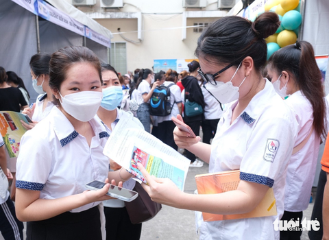 1.000 sinh viên ngành giáo dục mầm non tìm cơ hội tại ngày hội việc làm - Ảnh 4. 1.000 sinh viên ngành giáo dục mầm non tìm cơ hội tại ngày hội việc làm - Ảnh 4.