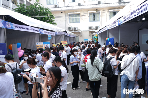 1.000 sinh viên ngành giáo dục mầm non tìm cơ hội tại ngày hội việc làm - Ảnh 7. 1.000 sinh viên ngành giáo dục mầm non tìm cơ hội tại ngày hội việc làm - Ảnh 7.