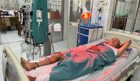 Ngộ độc rượu ở đám tang, 5 người đi cấp cứu, có 1 người chết - Ảnh 1. Ngộ độc rượu ở đám tang, 5 người đi cấp cứu, có 1 người chết - Ảnh 1.